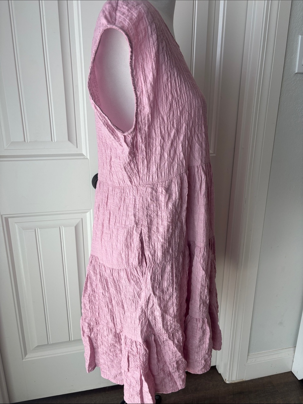 Knox Rose Soft Pink Tiered Crinkle Midi Dress - Picture 4 of 8
